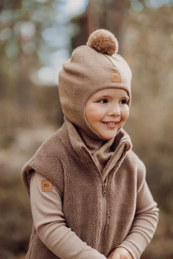Metsola Päähineet Ja Huivit|Merinovillapipot>POM POM HELMET -KYPÄRÄMYSSY, MERINOVILLA | PEANUT BUTTER